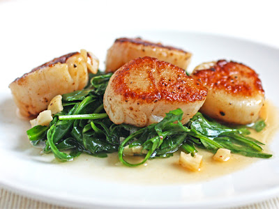 Pan-seared Scallops with White Wine and Lemon